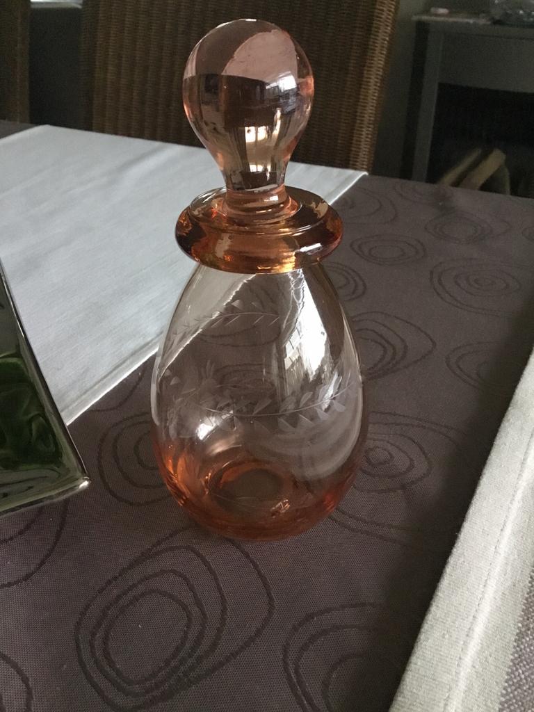 Verre taillé rose, Enlèvement ou Envoi
