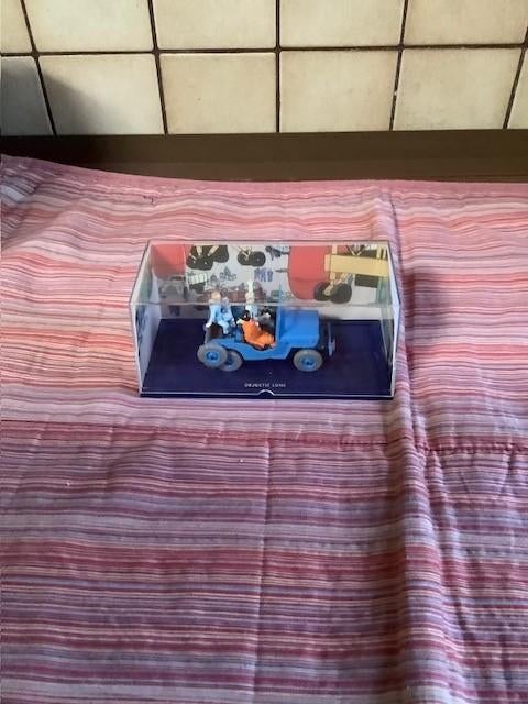 Kuifje -Tin Tin jeep willy s  Objectif Lune 1/43, Verzamelen, Ophalen of Verzenden, Kuifje, Zo goed als nieuw, Beeldje of Figuurtje