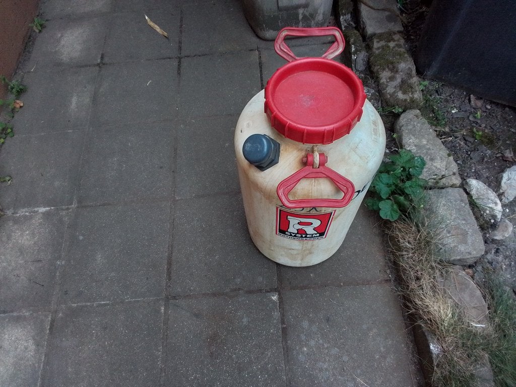 Huile de coupe plus ou moins 20 litres, Bricolage & Construction, Compresseurs, Enlèvement