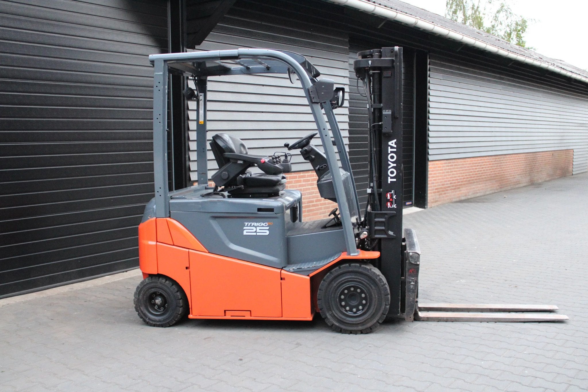 Toyota 8FBMKT25 heftruck elektrische triplex sidesift lepelv, 2000 tot 3000 kg, Elektrisch, Heftruck, Toyota