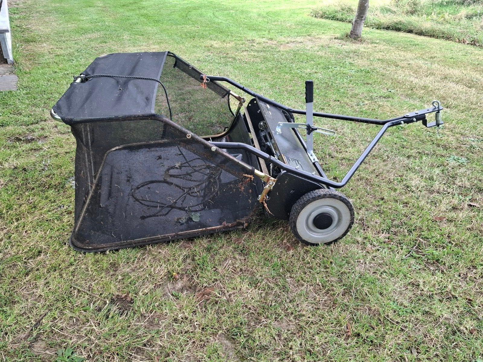 gras borstelopvangbak, Ophalen