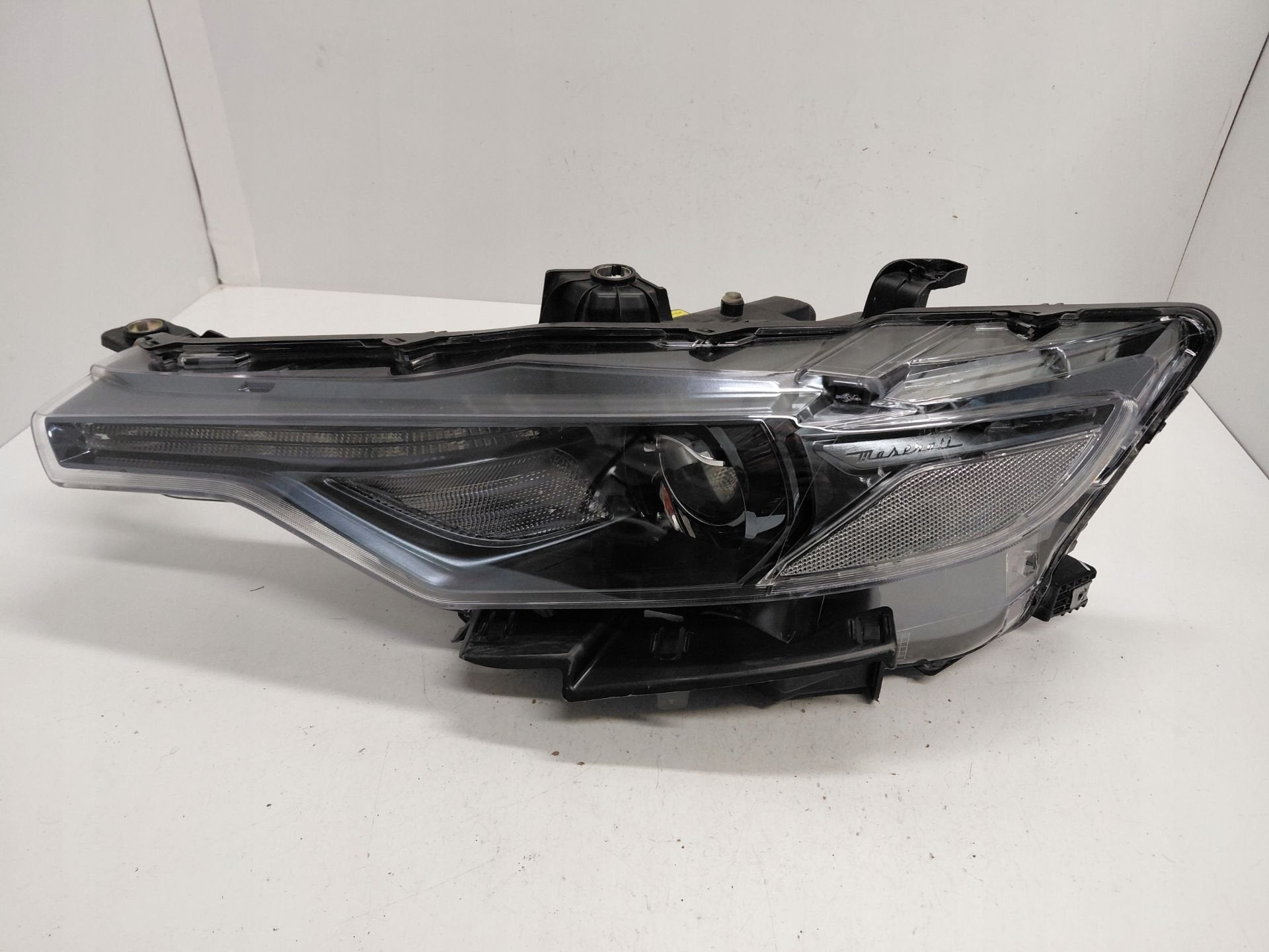 Maserati Levante Koplamp Links 670032328, Viale Ciro Menotti 322
41121  Modena, IT, Maserati, Gebruikt, Maserati S.p.A.
