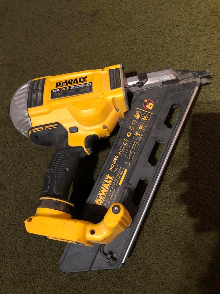 DeWalt DCN690 18V XR brushless (werkt perfect), Ophalen, Zo goed als nieuw