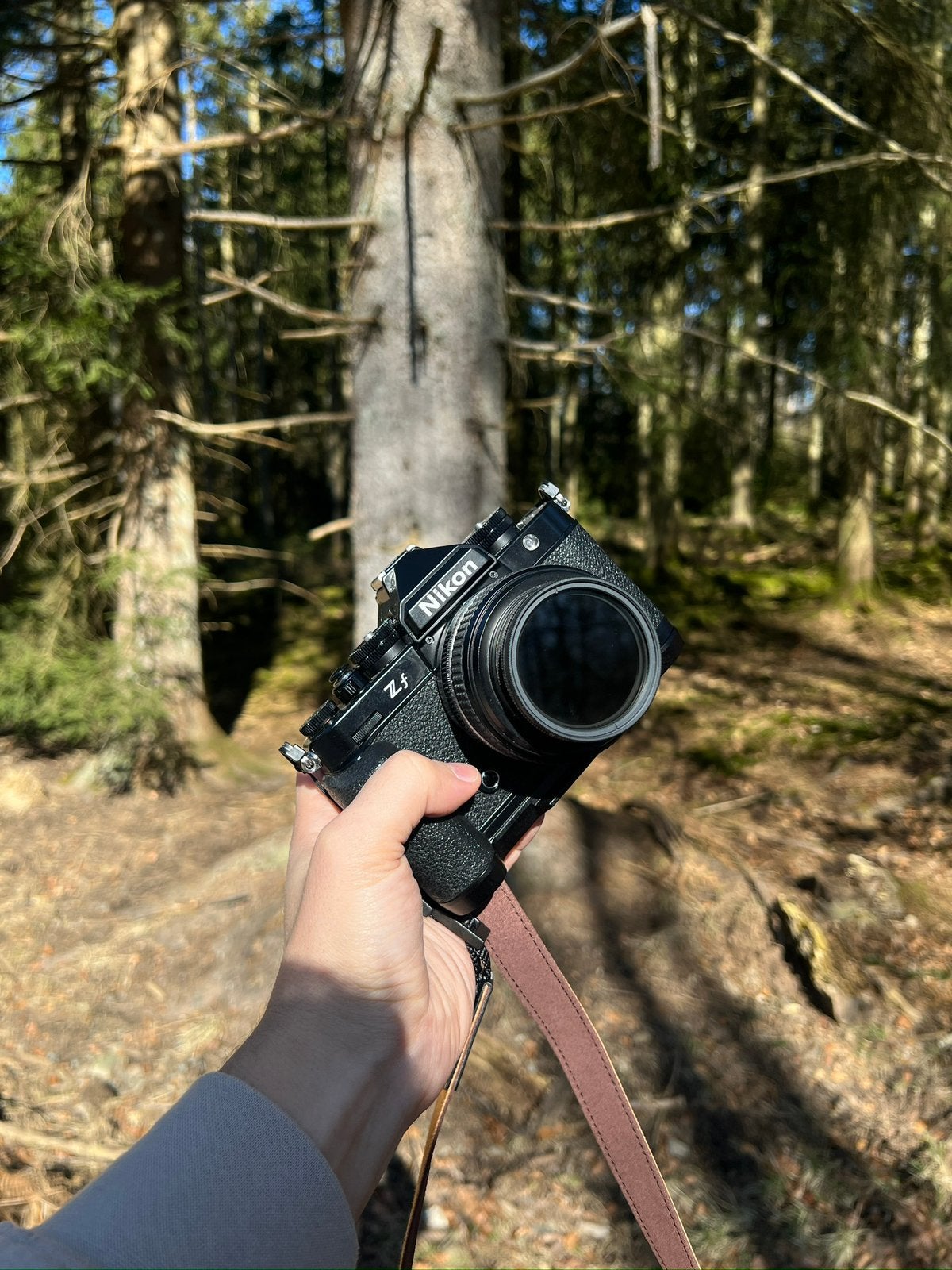 Nikon Zf + SmallRig grip, Poignée, Comme neuf, Appareil photo hybride, 24 mégapixels