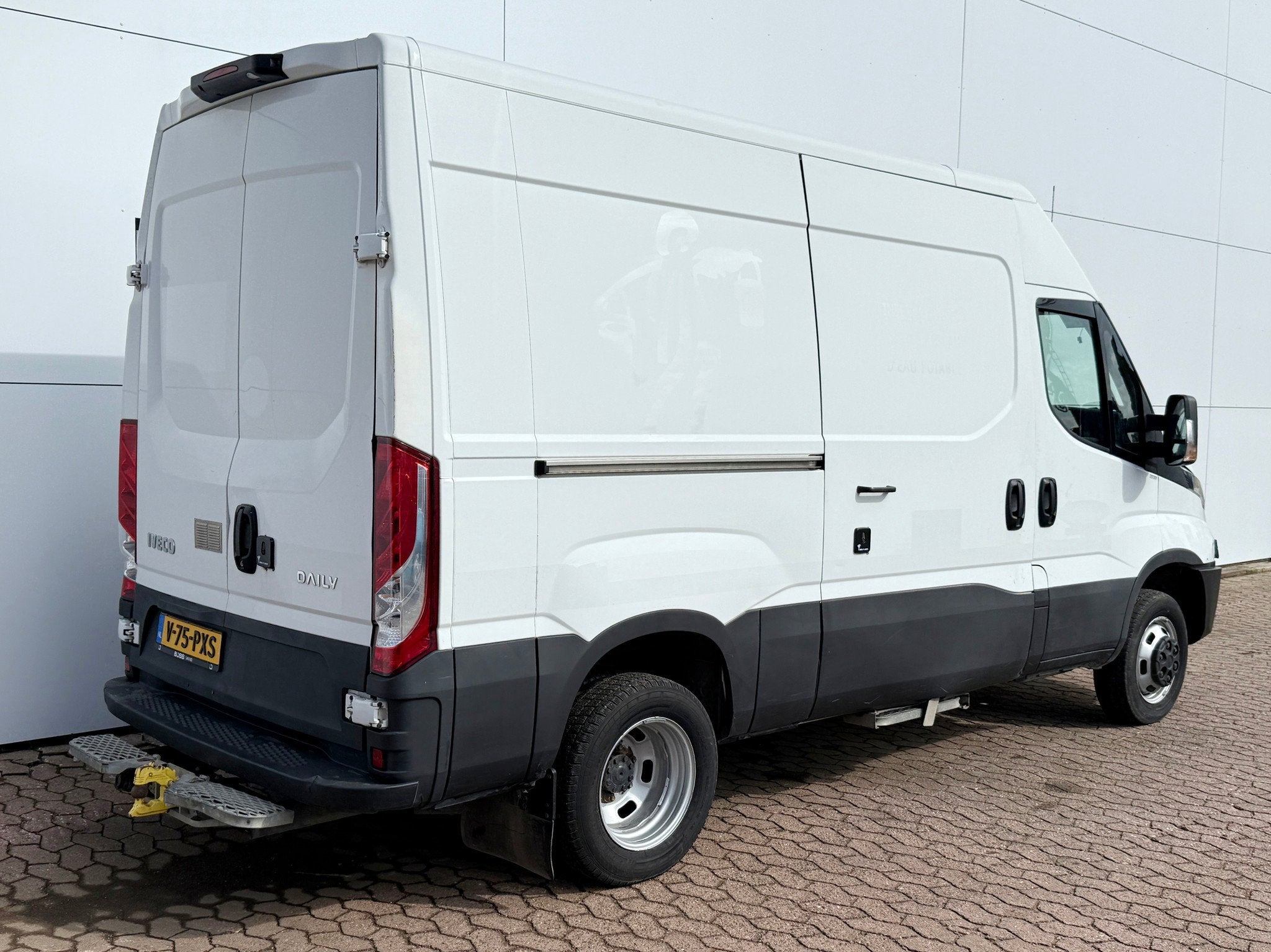 Iveco Daily 35C14 2.3 L2H2 Dubbellucht Airco Cruise control, Autos, Volant multifonction, Achat, Euro 6, Entreprise