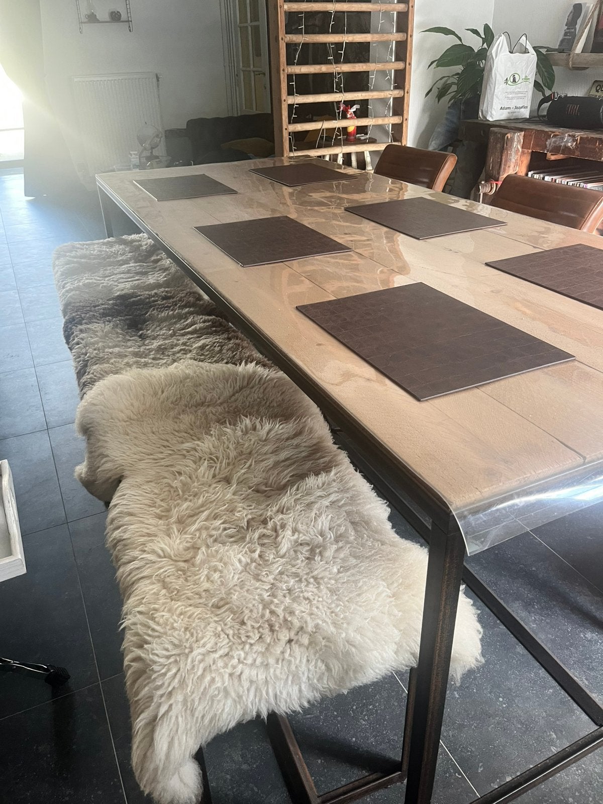 Grande table en bois d'échafaudage, Enlèvement