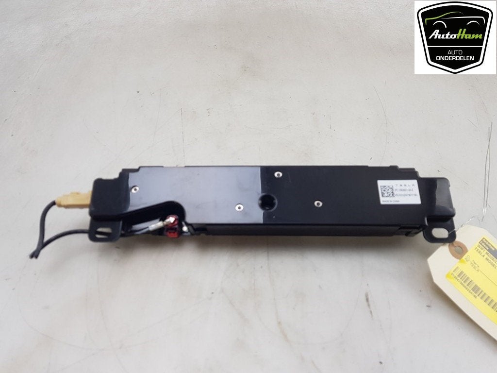 DIVERSEN Tesla Model Y (5YJY) (|109330600E|158560100E|), Germany_Sales@tesla.com, Gebruikt, Overige automerken, Ludwig-Prandtl-Straße 27 - 29
12526  Berlin, DE