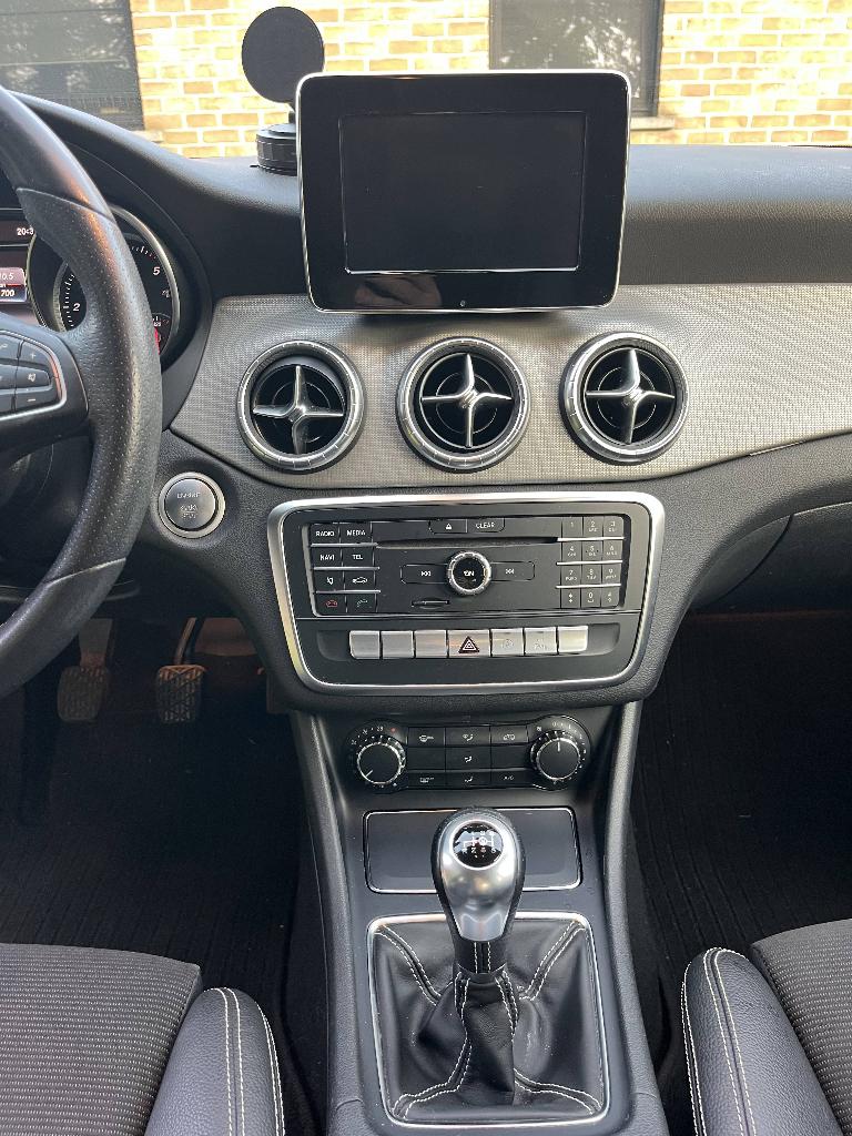 Mercedes-Benz CLA 180, Autos, Mercedes-Benz, Particulier, CLA, Diesel, Euro 6, Coupé, 5 portes, Boîte manuelle, Argent ou Gris