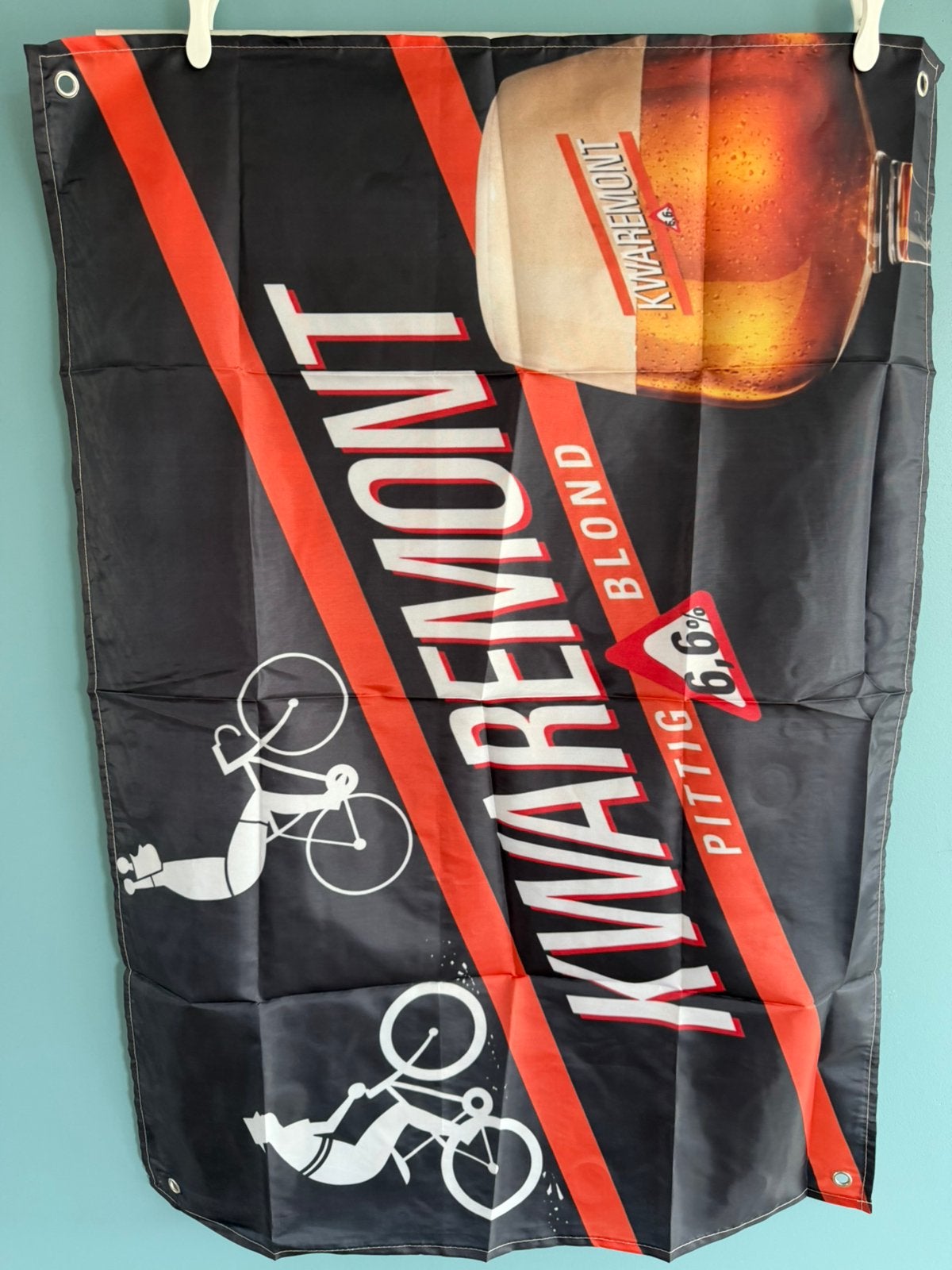 Prachtige polyester vlag Kwaremont - retro vintage mancave, Verzamelen, Biermerken, Nieuw, Overige typen, Overige merken, Ophalen of Verzenden