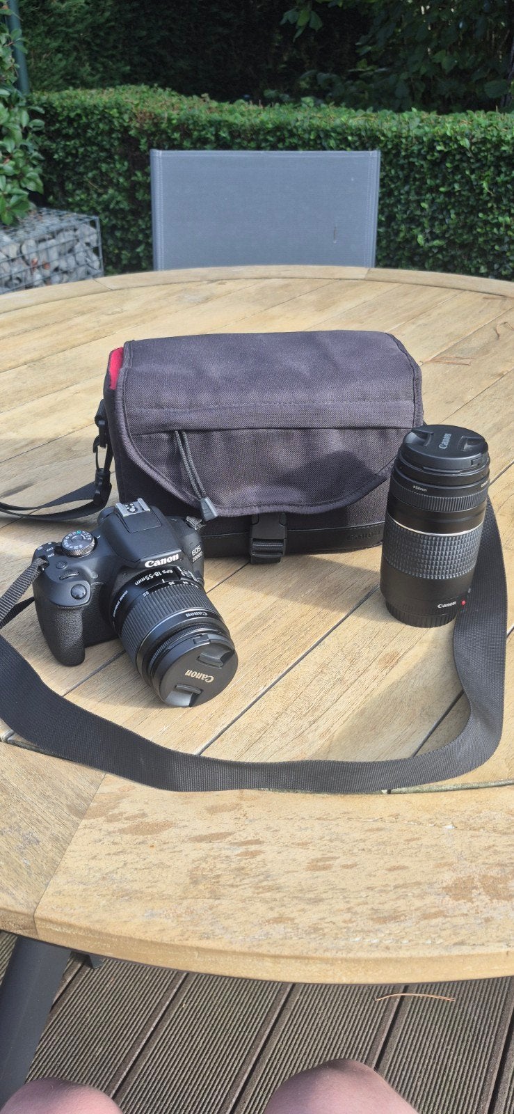 Canon EOS 2000D Kit - camera + 2 lenzen

lenzen + tas, Audio, Tv en Foto, Canon, Ophalen of Verzenden, Zo goed als nieuw, Standaardlens