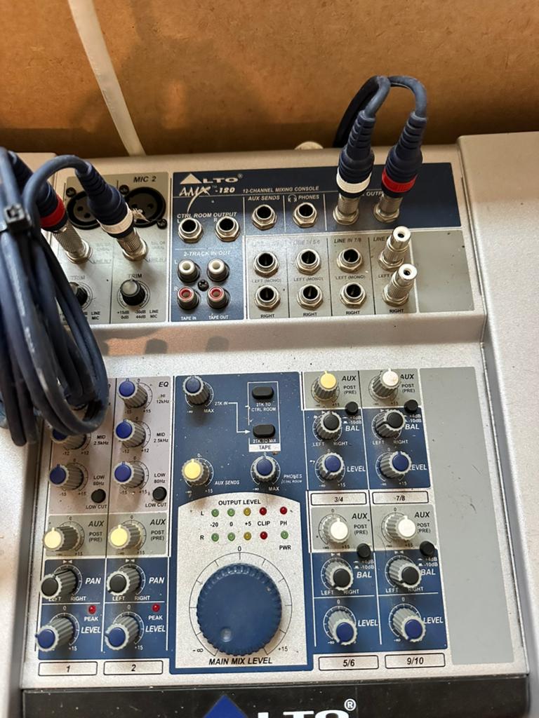 Set: boxen, QSC 900 Versterker, verrijdbaar mengpaneel, Ophalen, Gebruikt, Microfooningang