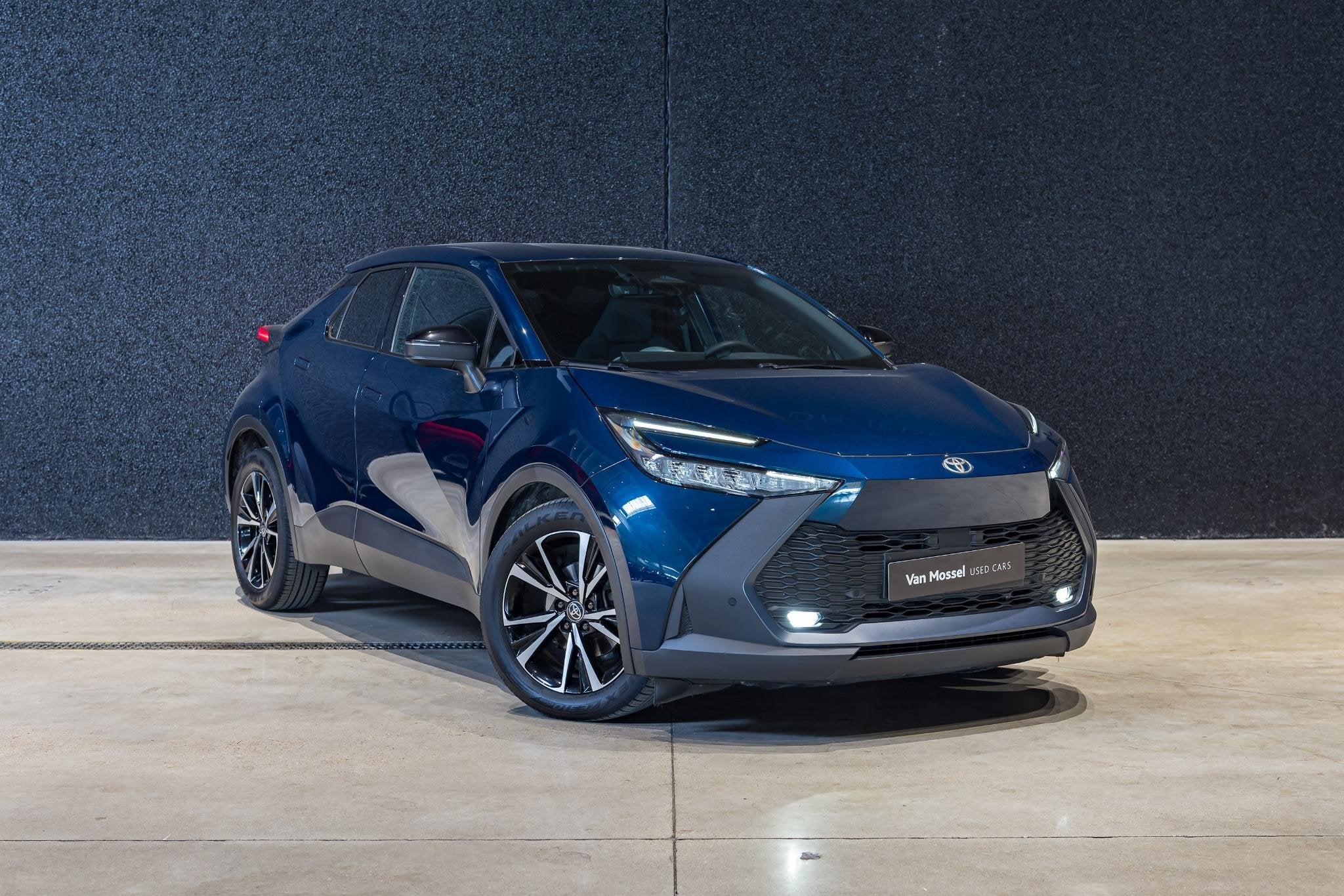 Toyota C-HR 1.8 VVT i-Hybrid C-Lub Mono-Tone E-CVT NAVI | CA, Auto's, 4 cilinders, Blauw, Bedrijf, 5 zetels