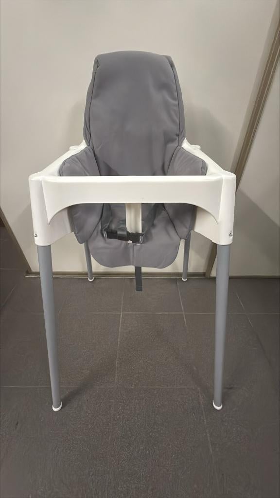 Eetstoel Ikea met kussen & tafeltje, Ophalen, Zo goed als nieuw, Inklapstoel, Gordel(s)