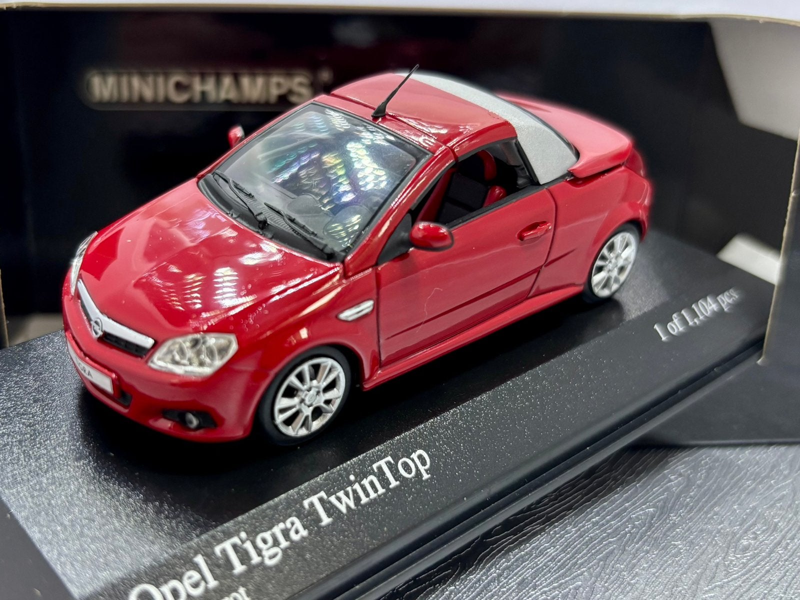1:43 Opel tigra twintop 2004, Ophalen of Verzenden, Zo goed als nieuw, MiniChamps