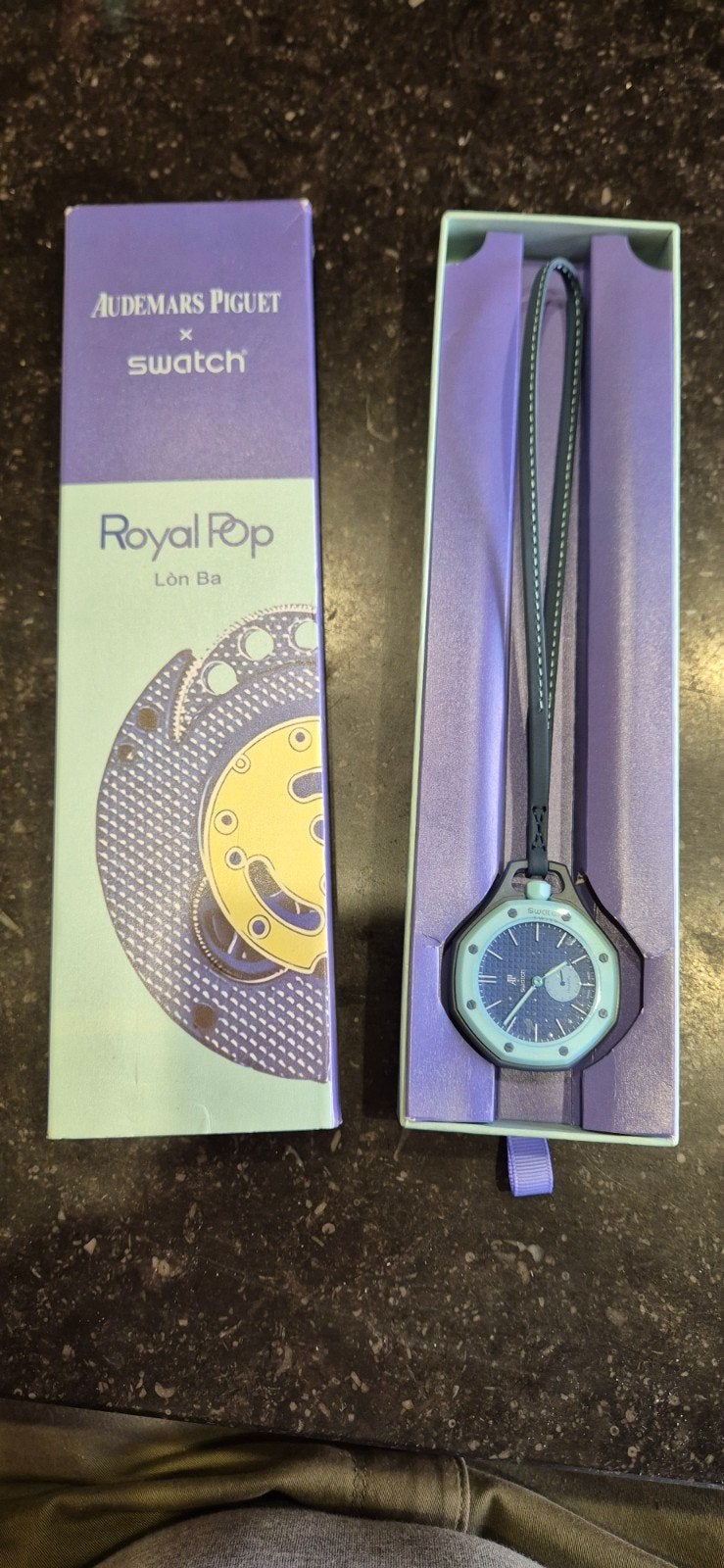 Sac pop lon AP x Swatch Royal, Bijoux, Sacs & Beauté, Enlèvement ou Envoi, Neuf