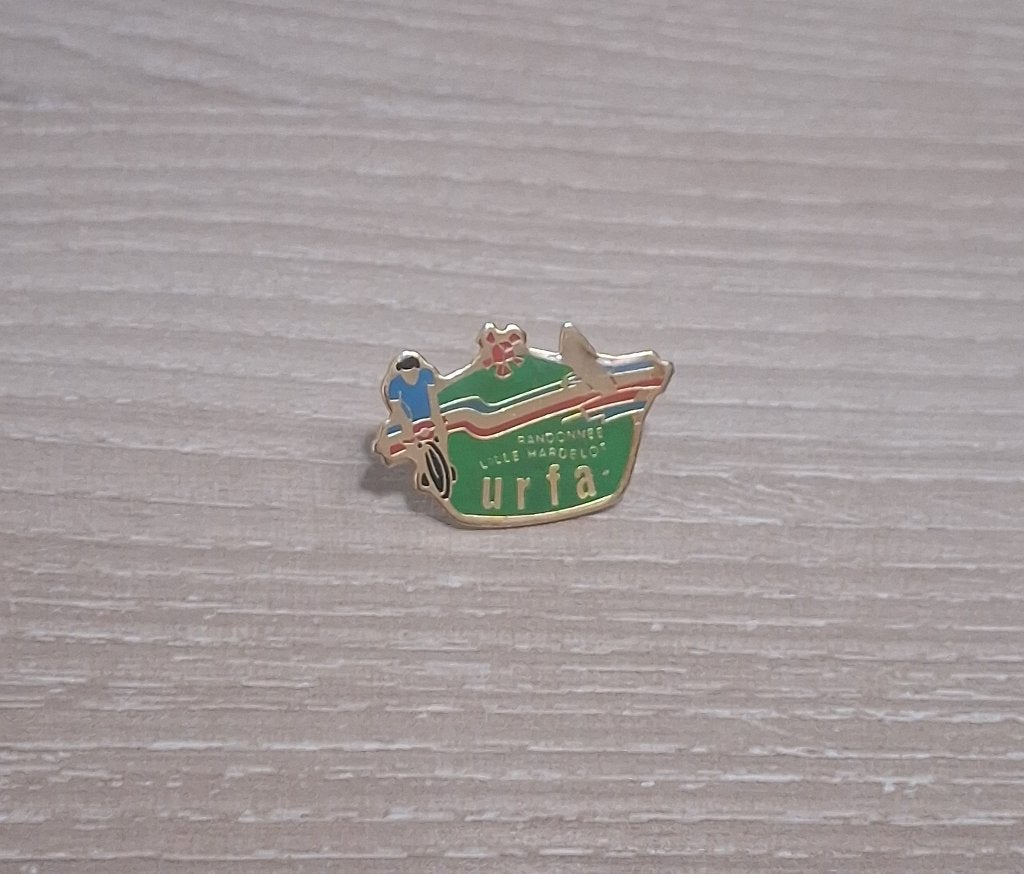 PIN - URFA - LILLE - CYCLOTOURISME - FIETSEN - VELO, Verzamelen, Speldjes, Pins en Buttons, Verzenden, Gebruikt, Sport, Speldje of Pin