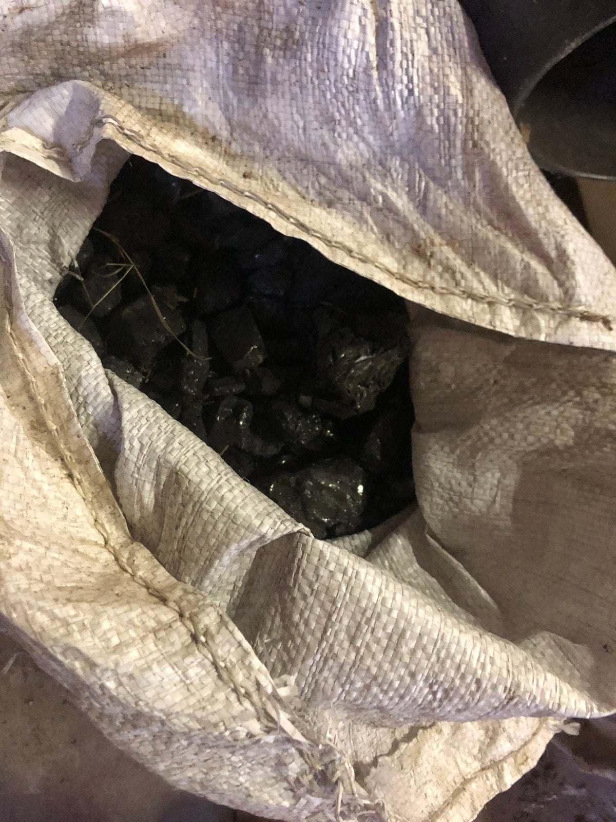 Un sac de charbon, Enlèvement