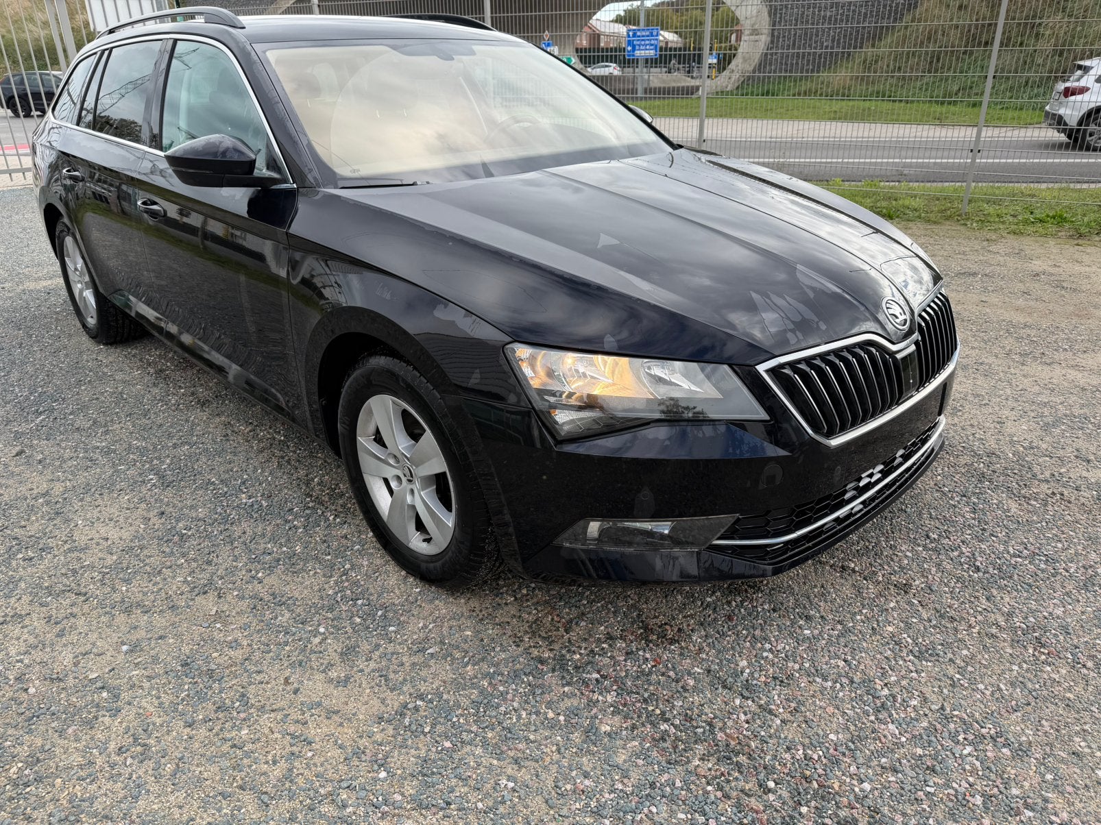 Skoda superb 2.0 diesel  euro6 gsm 0475896541, Auto's, Voorwielaandrijving, Zwart, 5 deurs, Particulier
