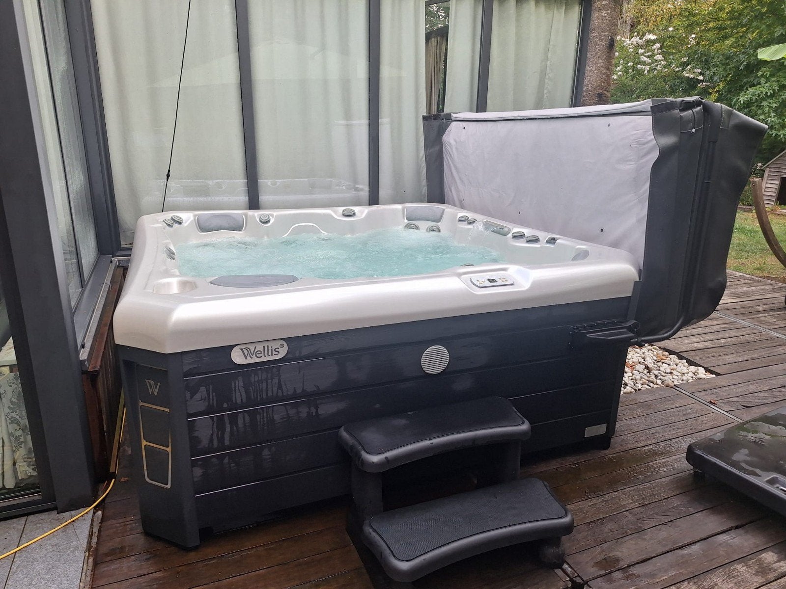 wellis jacuzzi 5pers, Jardin & Terrasse, Bains à remous et Spas, Enlèvement, Comme neuf, Couverture, Fixé