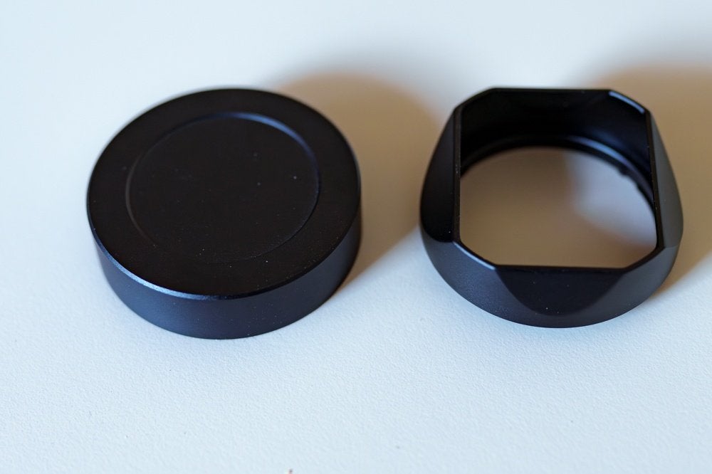 vierkante metalen zonnekap voor sony 24,40 en 50 G lens, TV, Hi-fi & Vidéo, Photo | Filtres, Enlèvement ou Envoi, Comme neuf, 50 à 60 mm