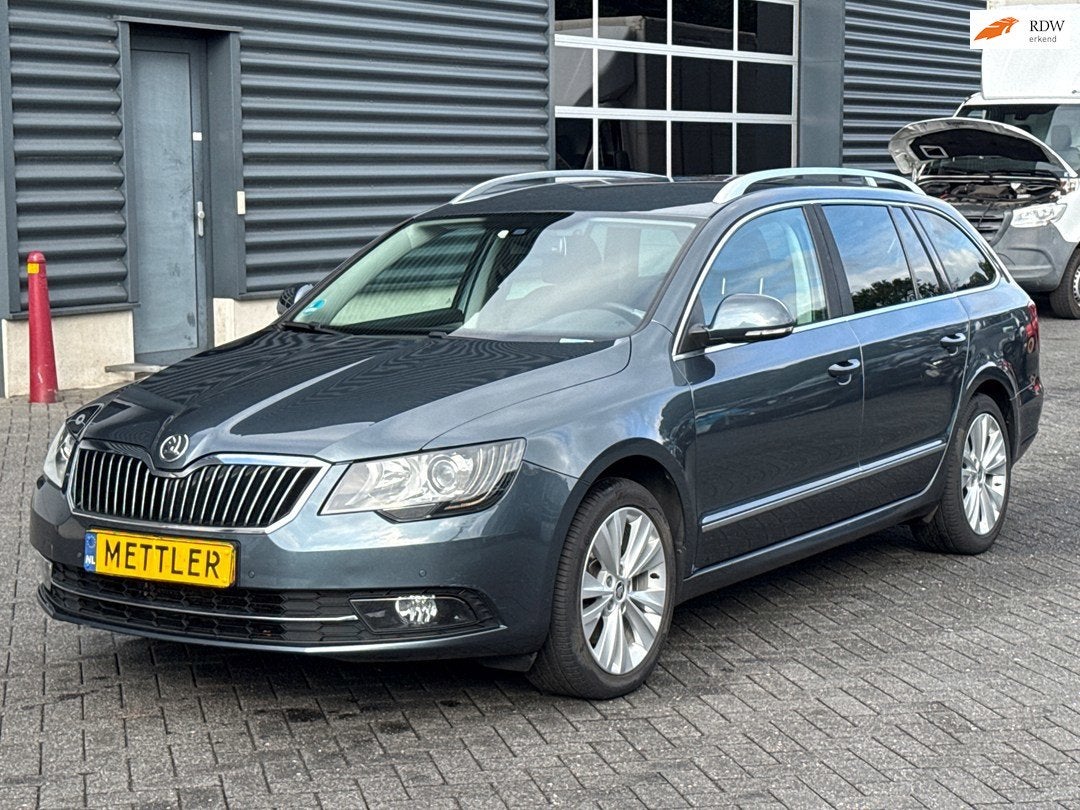 Skoda Superb Combi 1.8 TSI Elegance Business | Navigatie | M, Auto's, Voorwielaandrijving, Euro 5, Gebruikt, Zwart