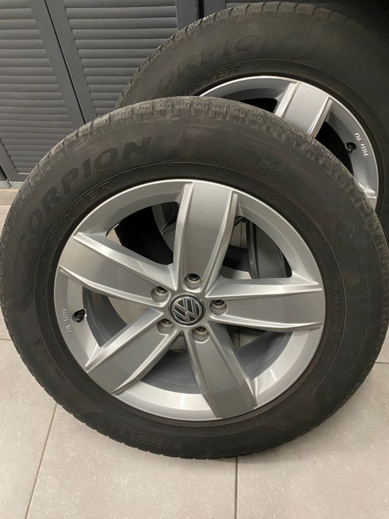Pneus hivers Tiguan, Autos : Pièces & Accessoires, Véhicule de tourisme, Enlèvement, Utilisé, Pneus hiver