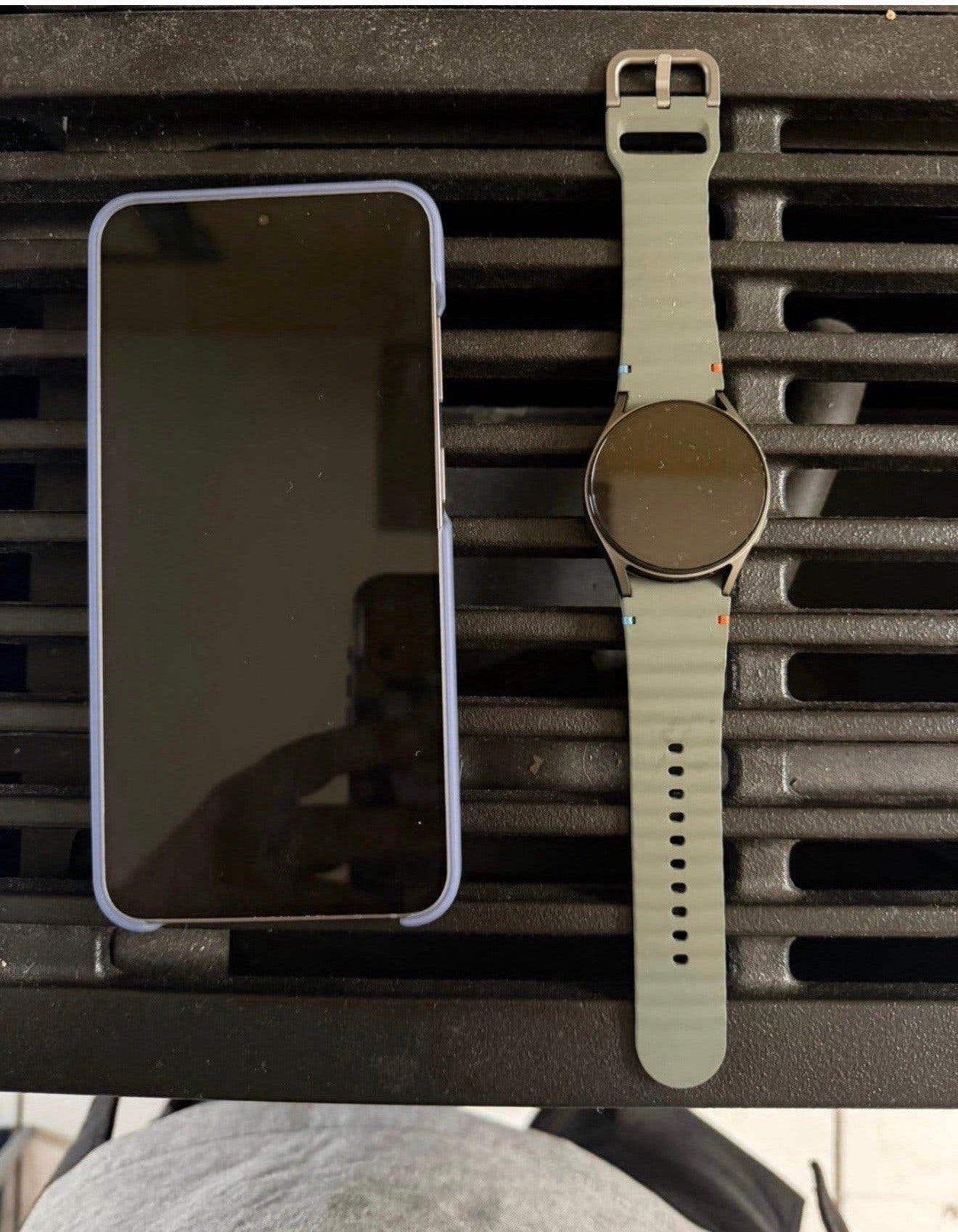 Samsung 26 FE Nieuw horloge erbij nieuw met  factuur, Ophalen, Nieuw