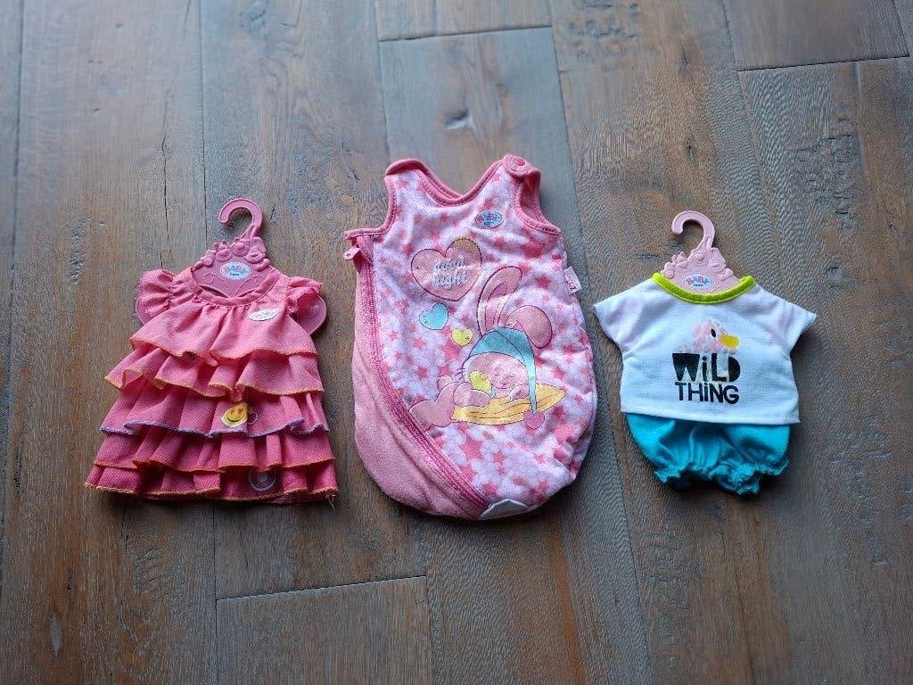 Baby Born - set (kleding, helm, schoentjes ...), Kinderen en Baby's, Ophalen of Verzenden, Gebruikt, Babypop