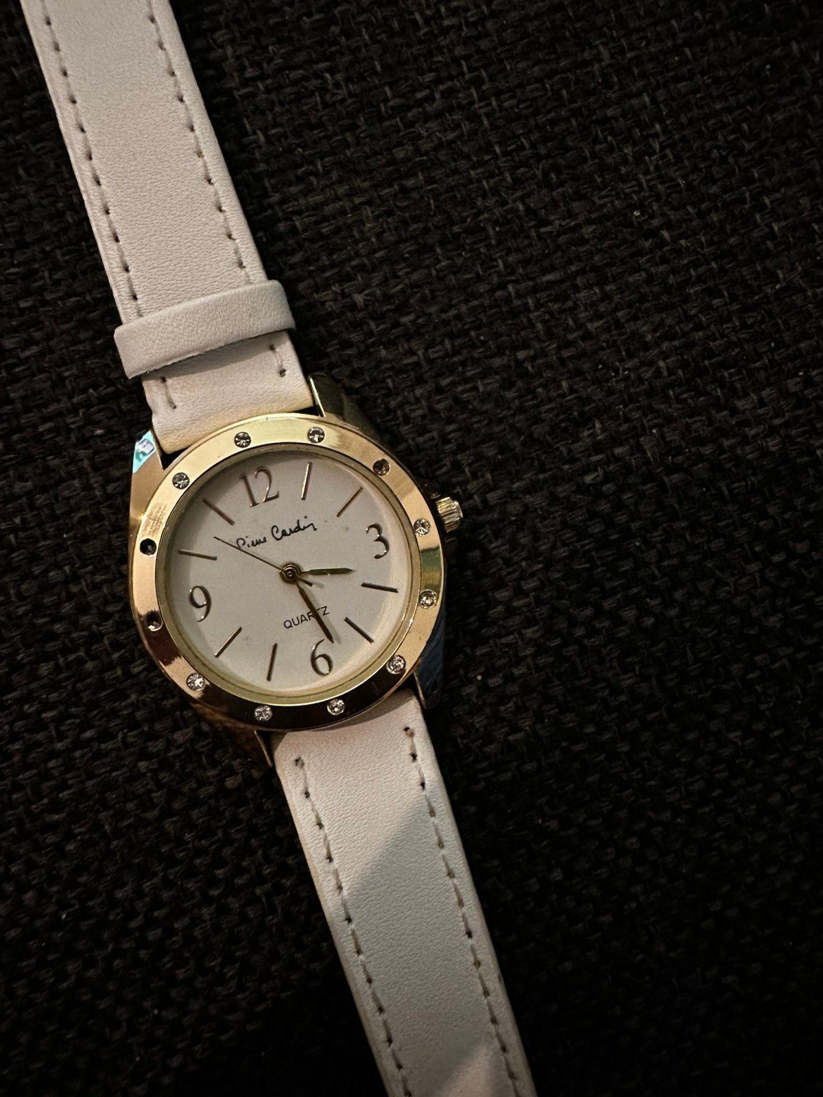 Mooie vintage Pierre Cardin dameshorloge met quartz uurwerk, Bijoux, Sacs & Beauté, Enlèvement, Utilisé, Cuir, Autres marques