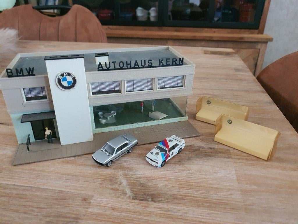 Pola bmw dealer Ho, Hobby en Vrije tijd, Modeltreinen | H0, Ophalen