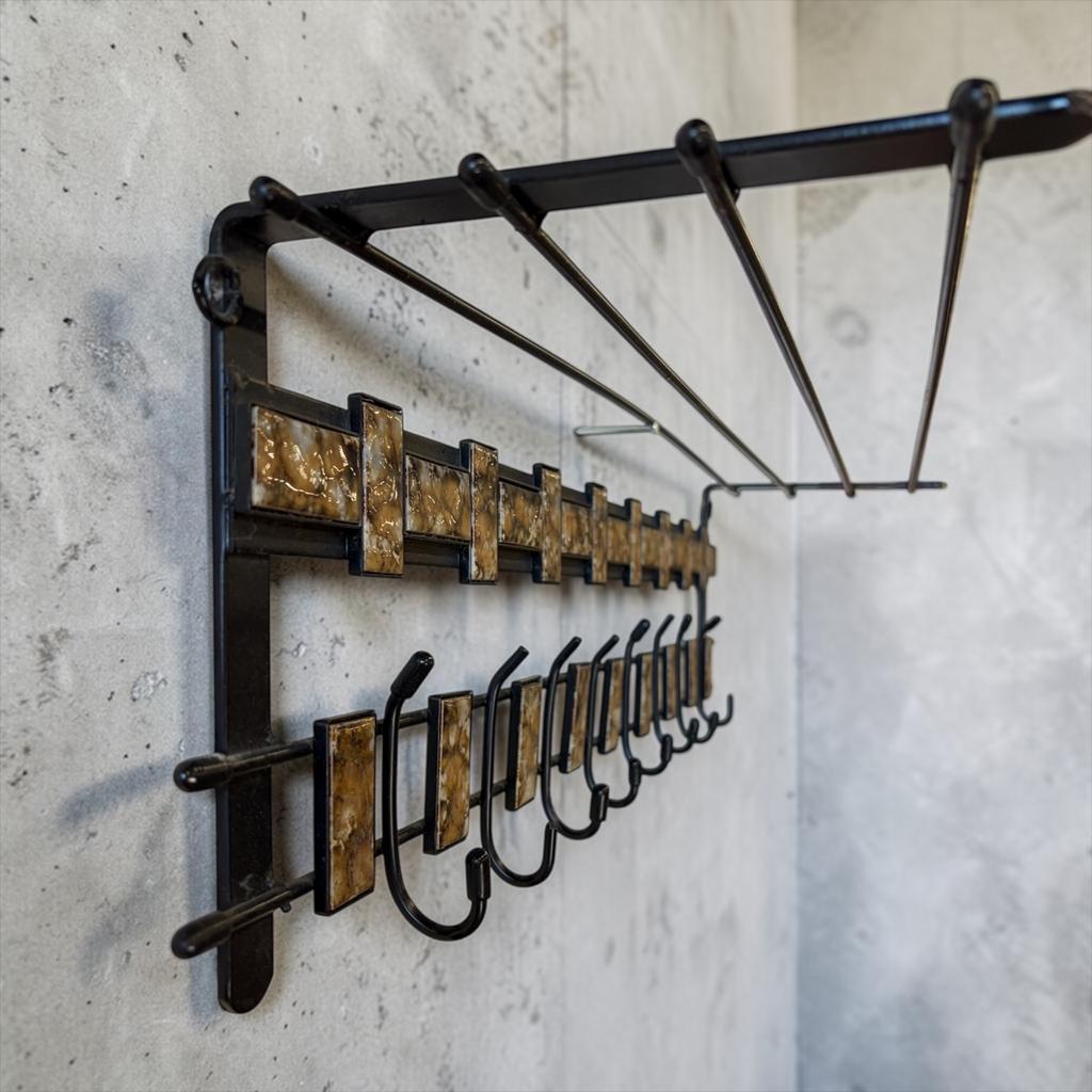 vintage zwarte metalen hangkapstok met  keramiek accent, Huis en Inrichting, Woonaccessoires | Kapstokken, Ophalen, Gebruikt