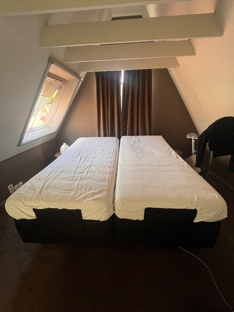 elektrisch bed met afstandbediening, Ophalen, 90 cm, Tweepersoons, Zo goed als nieuw