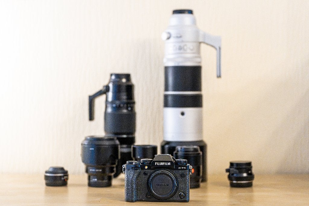 Kit complet Fujifilm X-T5 (+ 6 objectifs, filtres, TC 1.4x), Pare-soleil, Utilisé, Appareil photo hybride, Écran inclinable/pivotant