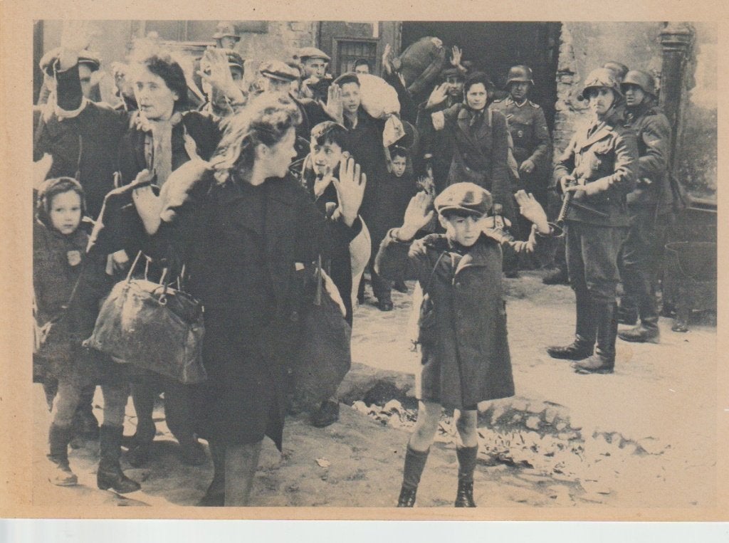 6 foto's en postkaart joodse getto's W.W.2, Verzamelen, Militaria | Tweede Wereldoorlog, Verzenden, Landmacht, Foto of Poster