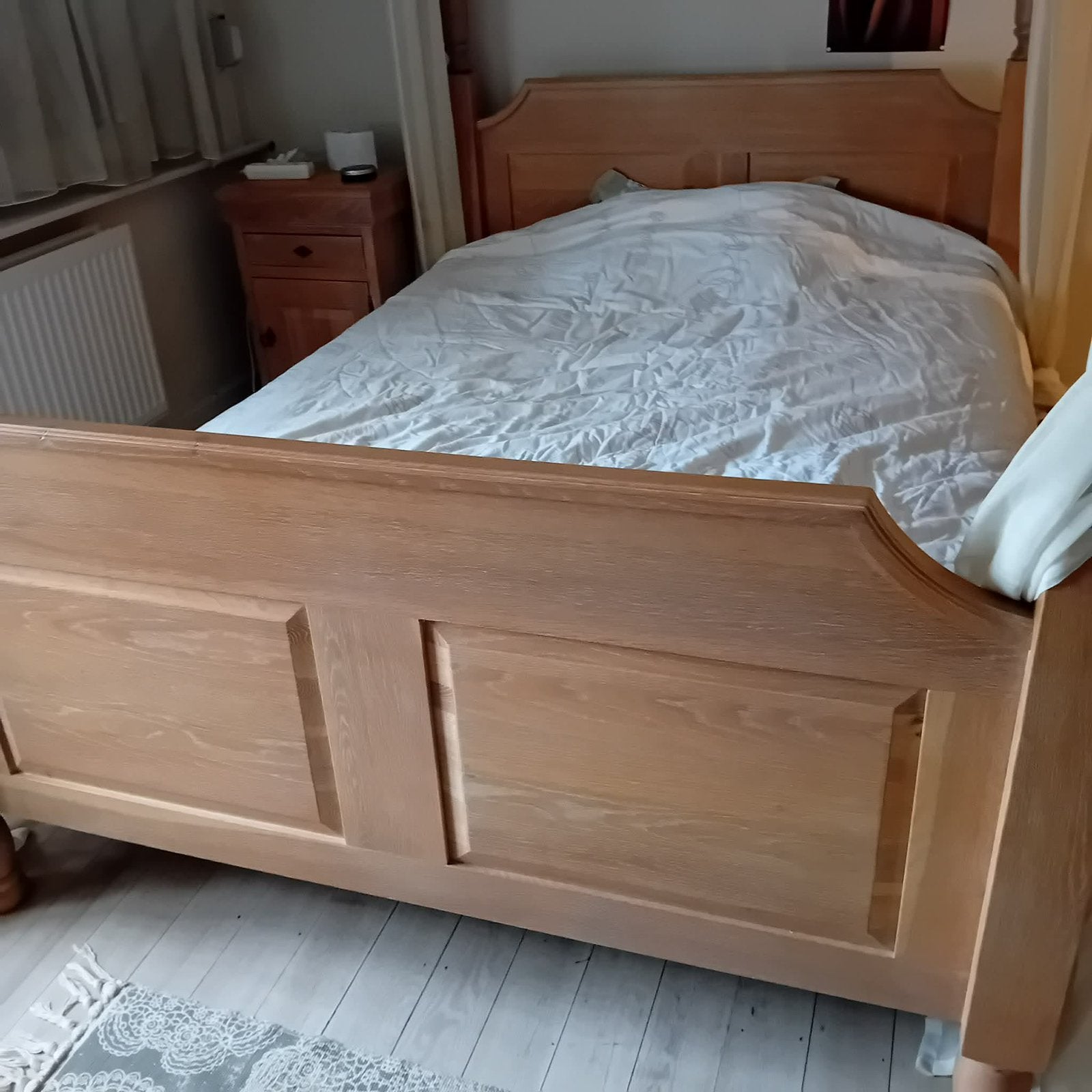Belle chambre avec lit à baldaquin, Enlèvement, Comme neuf
