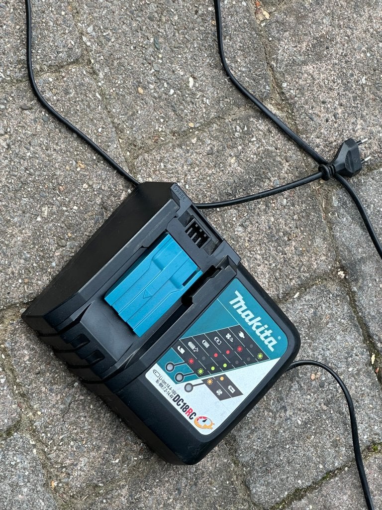 Oplader Makita batterijen, Ophalen, Gebruikt