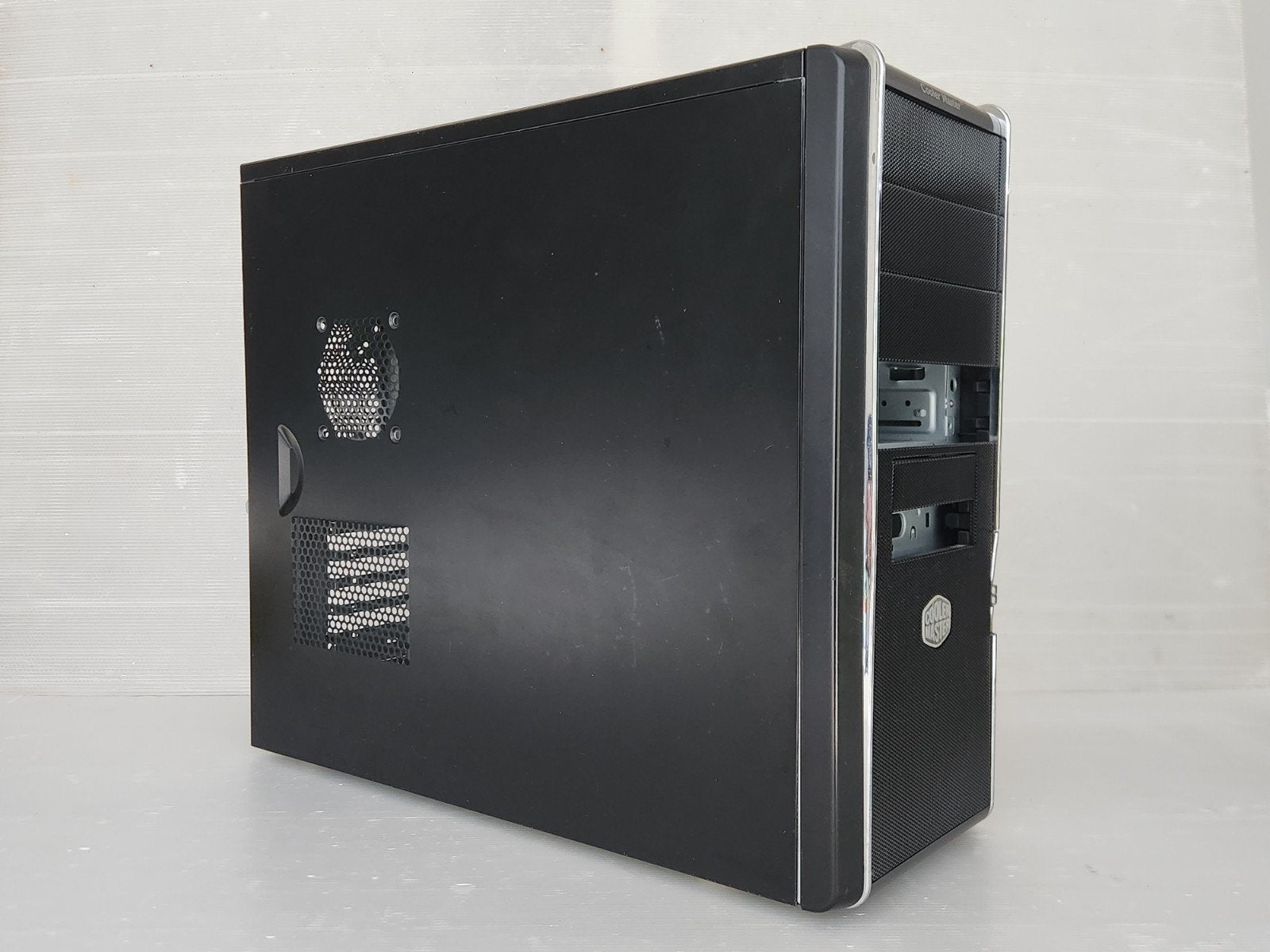 XXL Big size computer case (empty)
Lege computer kast voor v, Ophalen