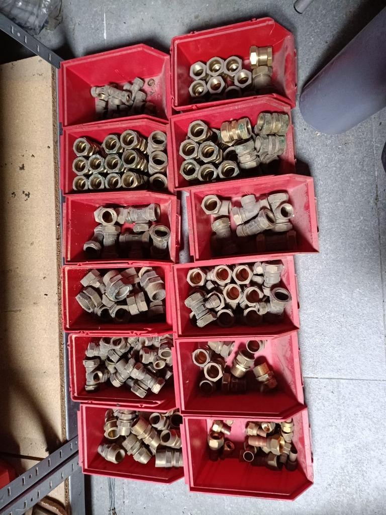 Lot de raccords pour plombiers, Enlèvement
