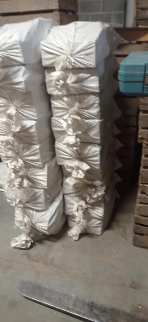 Brandhout eik droog 6 € per zak voor barbecue, Ophalen
