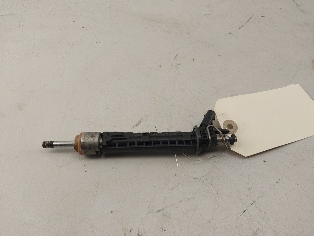 INJECTOR BRANDSTOF Mercedes-Benz C (W206) (|A2540701500|), Robert Bosch AG, Gebruikt, Mercedes-Benz, Robert-Bosch-Allee 1
74232  Abstatt, DE