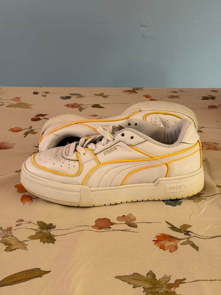 White sneakers by Puma, Kleding | Heren, Schoenen, Wit, Ophalen of Verzenden, Sneakers, Gedragen