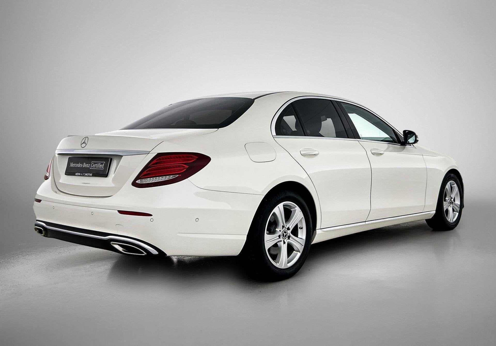 Mercedes-Benz E-Klasse 200 Berline Luxury Line | Widescreen, Auto's, Mercedes-Benz, Automaat, 4 deurs, Gebruikt, 4 cilinders