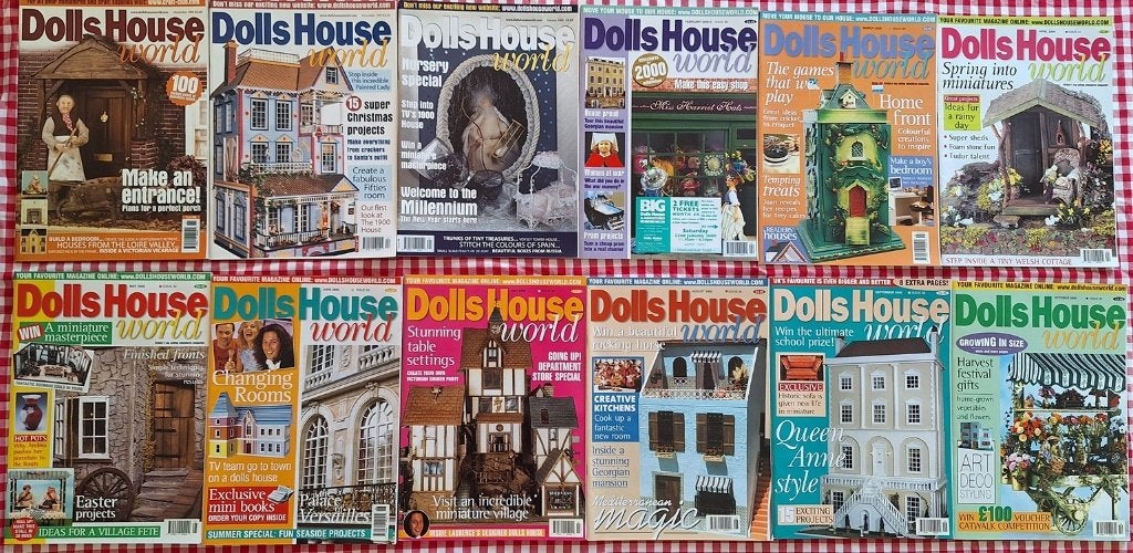 12 opeenvolgende nummers Dolls House World, Gelezen, Ophalen of Verzenden, Overige onderwerpen, Geschikt voor kinderen
