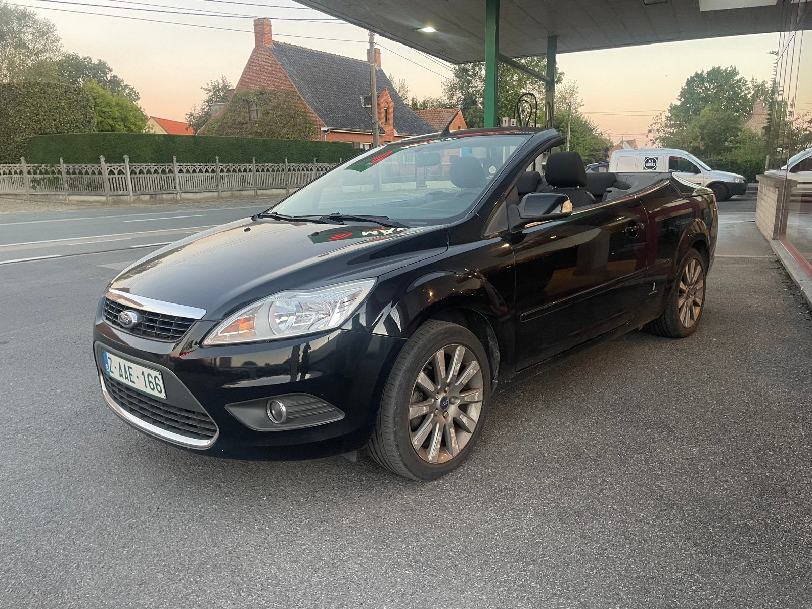 Ford Focus Coupé-Cabrio benzine 5950 euro, Auto's, 4 cilinders, Cabriolet, Zwart, Bedrijf