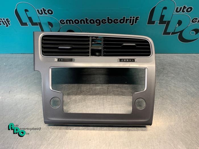 Grille aération tableau de bord d'un Volkswagen Golf (Golf, Volkswagen, -, 3 mois de garantie, Utilisé