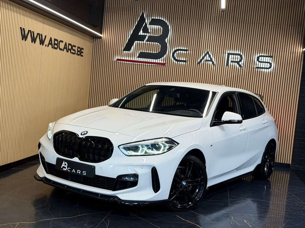 BMW 1 Serie 118 118i * PACK M PERFORMANCE * GAR 12 MOIS * 1E, Auto's, 1 Reeks, Wit, Bedrijf, 5 deurs