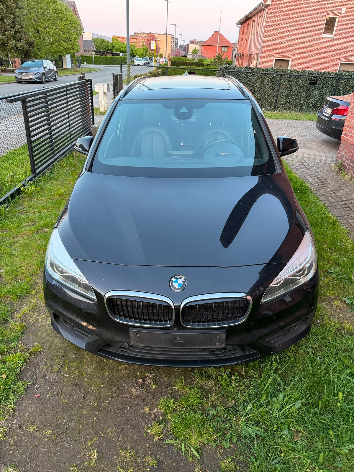 BMW 218D active tourer MOTOR BESCHADIGD!!!, Auto's, 1995 cc, Zwart, Diesel, 5 deurs