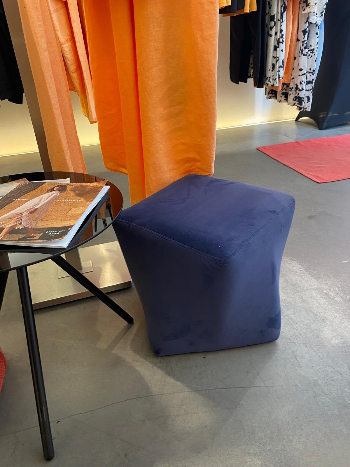 Design poef, Huis en Inrichting, Ophalen, Zo goed als nieuw, Vierkant, Stof