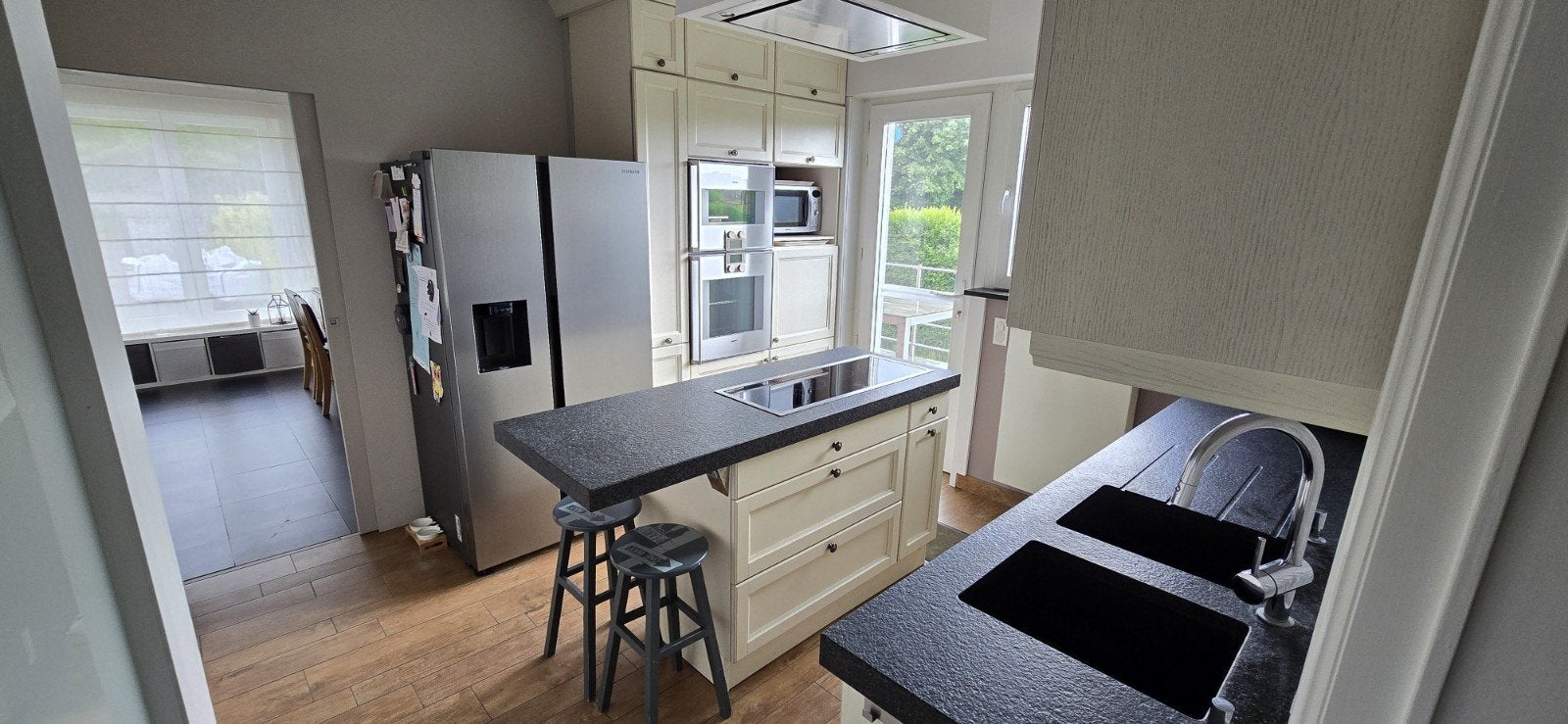 Cuisine complète de qualité, Ophalen, Hout