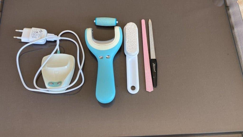 Elektrische voetvijl Scholl met oplader + accessoires, Elektronische apparatuur, Ophalen